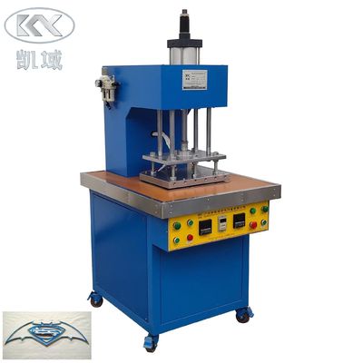3D Clothing Embossing Machine for Fabric Floral Pattern and Geometric Designs (Machina de embocado de ropa en 3D para diseños florales y geométricos de tejidos)