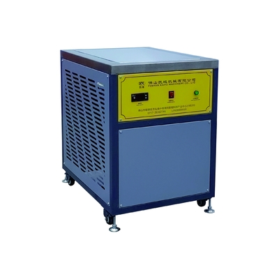 Máquina innovadora de etiquetas de silicona con congelador de moldes para la fabricación de etiquetas de prendas de vestir. Tecnología avanzada para una etiqueta óptima.